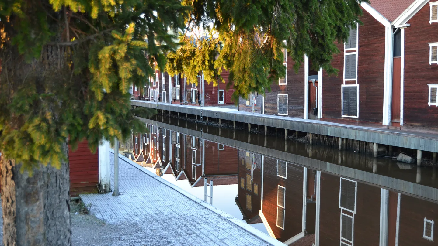 Sjöbodarna vid Möljen i Glada Hudik