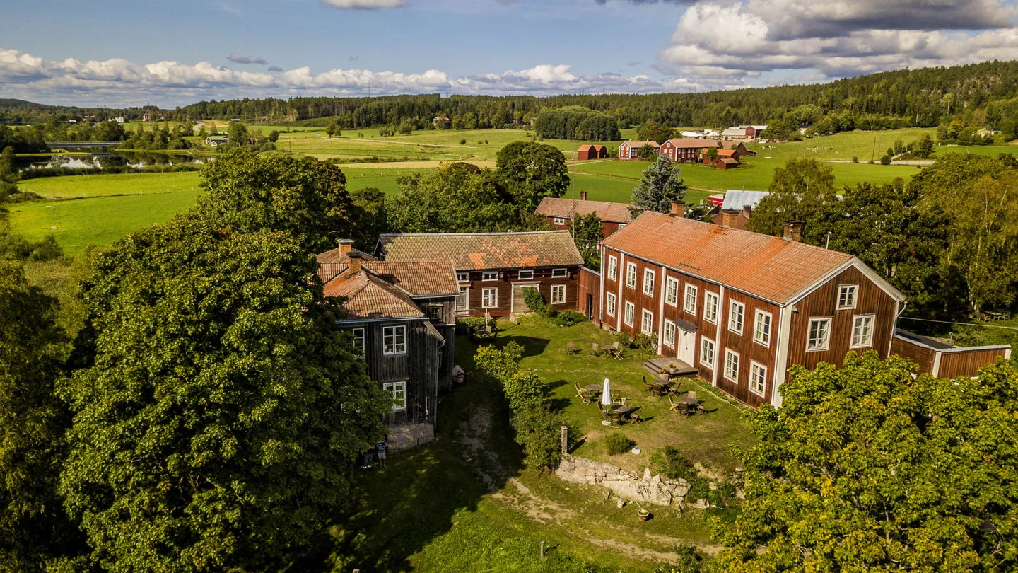 Flygbild över Frägsta Häslingegård