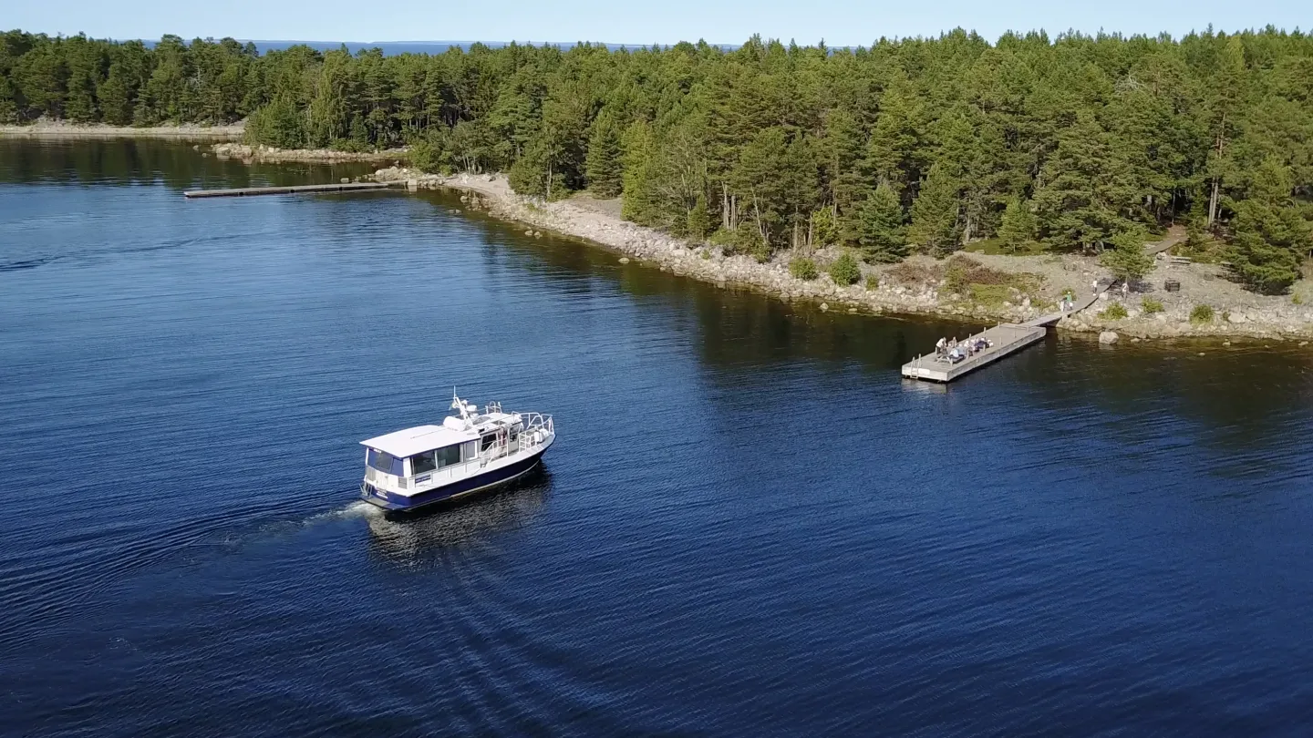 M/S Hulda tagit från en drönare